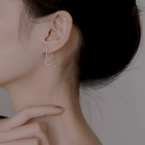 ✨NEW✨ Heart shape 925 sterling silver earrings - Picture 4 of 4